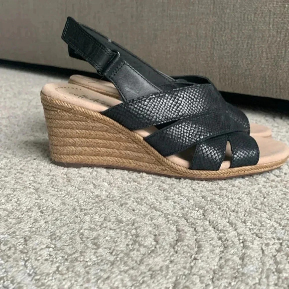 Clark’s Collection leather krissy, sandal, black wedge heel size 8 - Picture 3 of 8